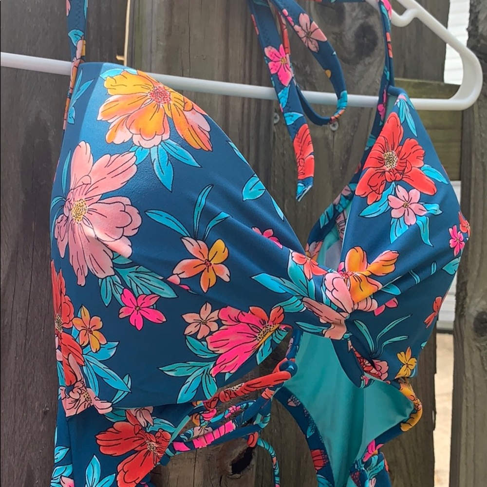 Bathing Suit - Picture 5 of 11